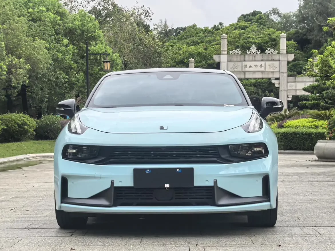 Lynk & Co 03