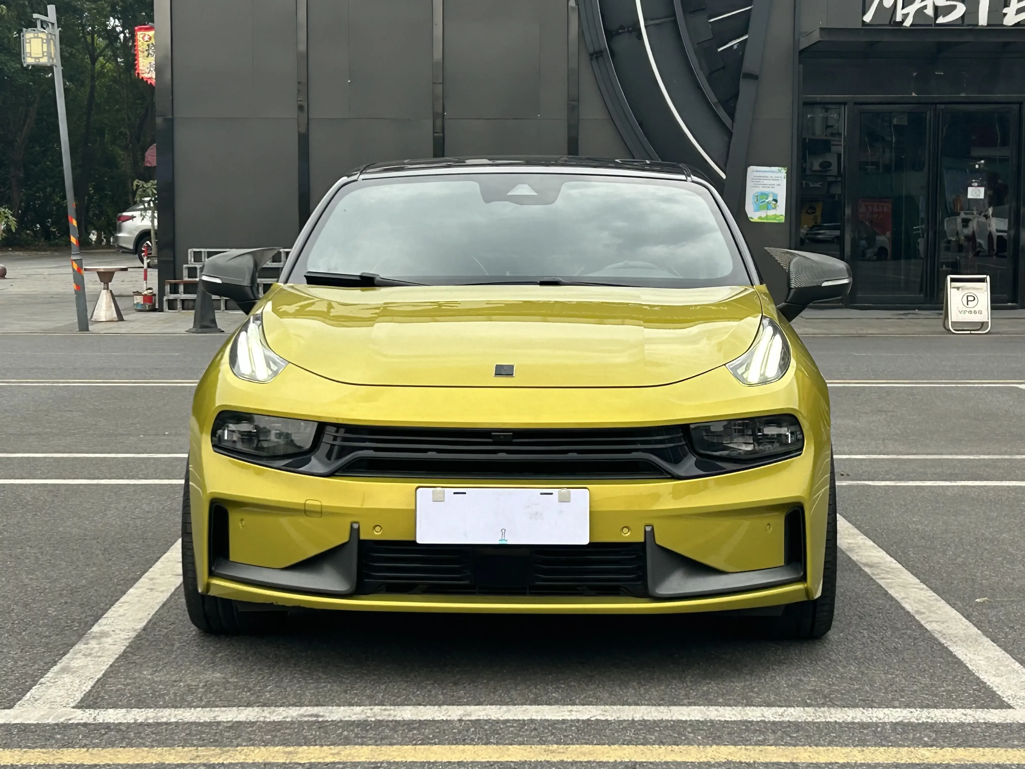 Lynk & Co 03