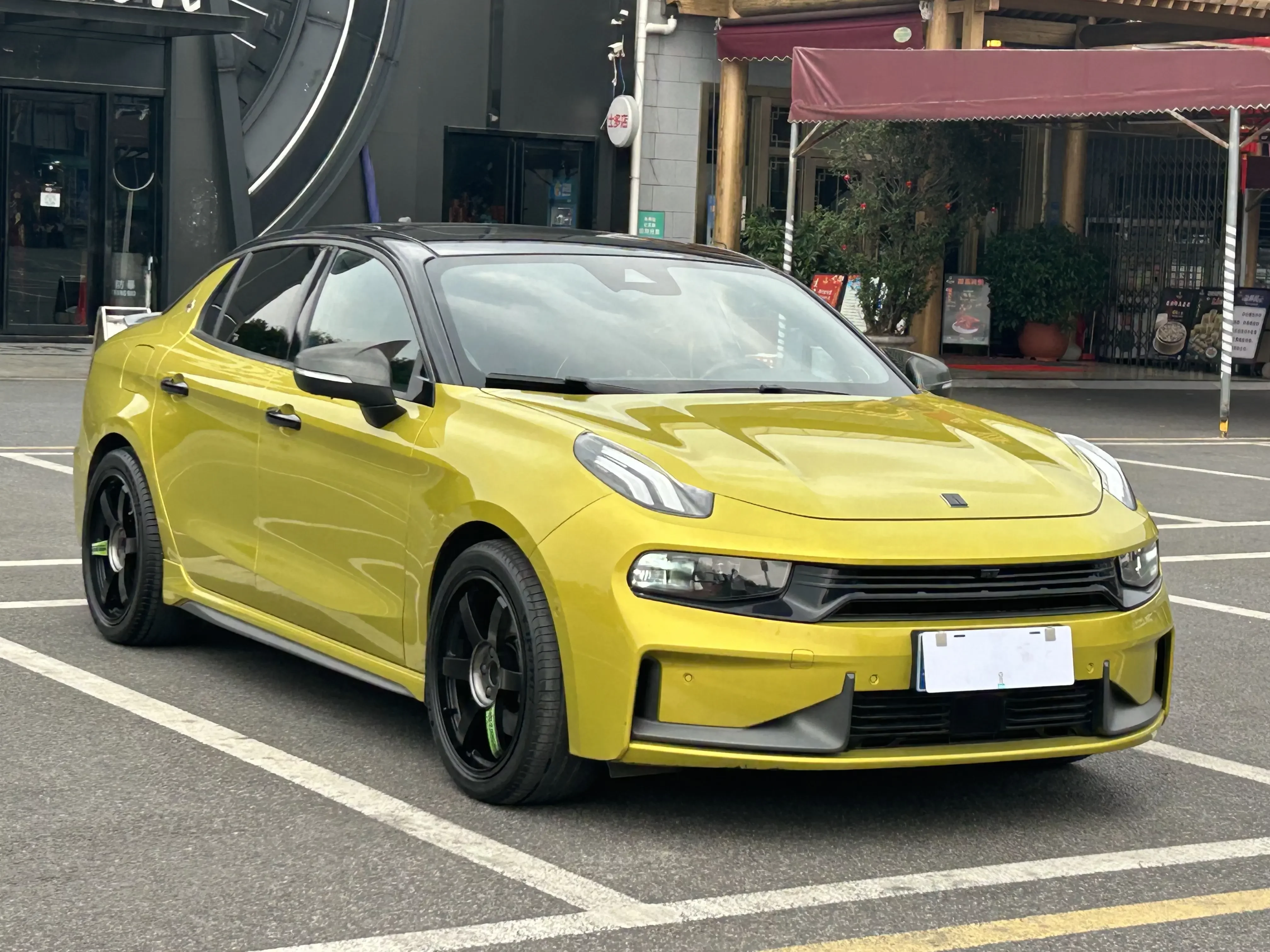 Lynk & Co 03