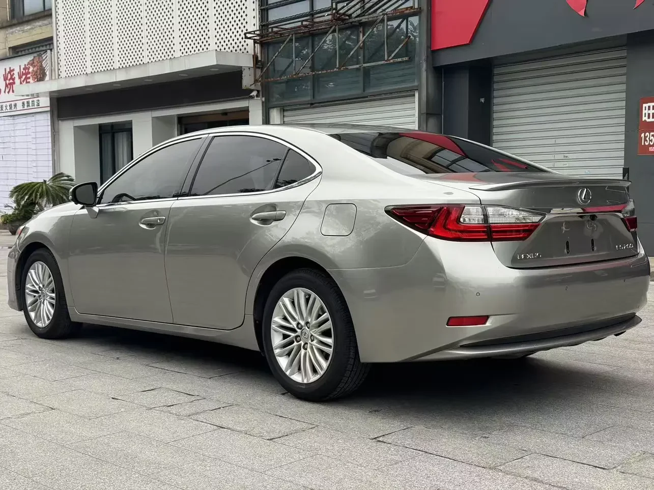 Lexus ES