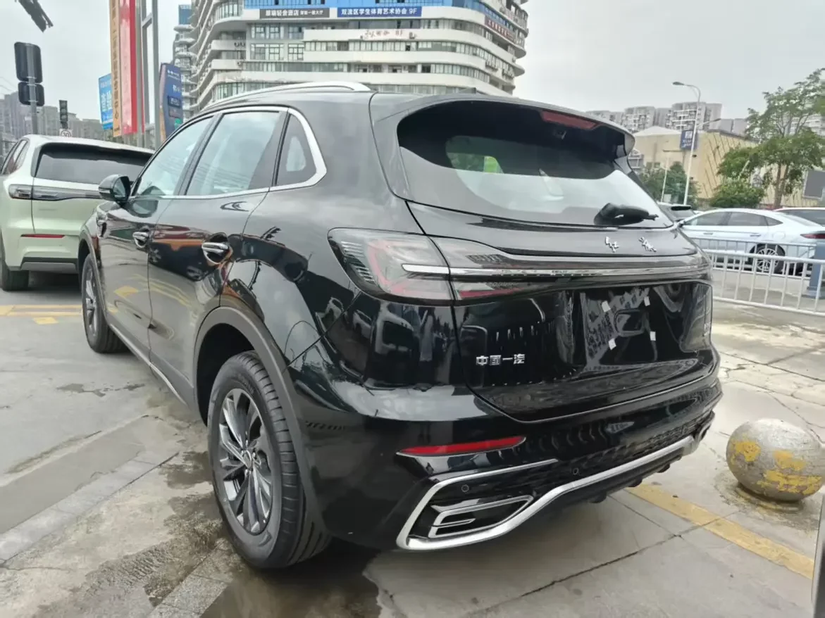 Hongqi HS5