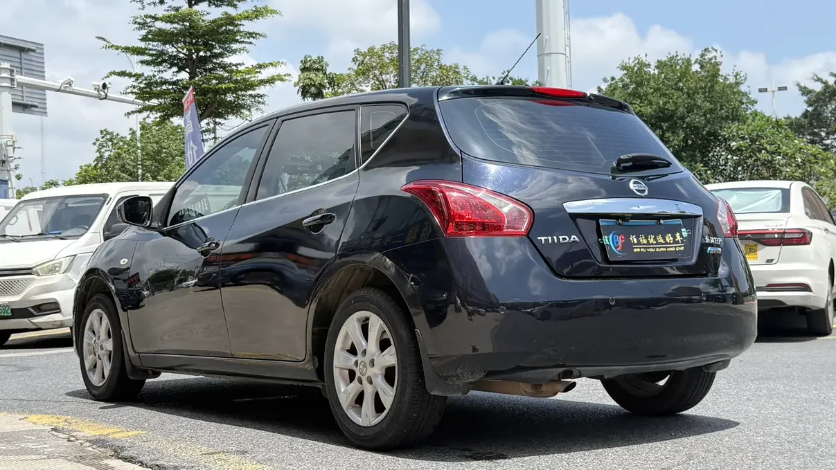 Nissan Tiida