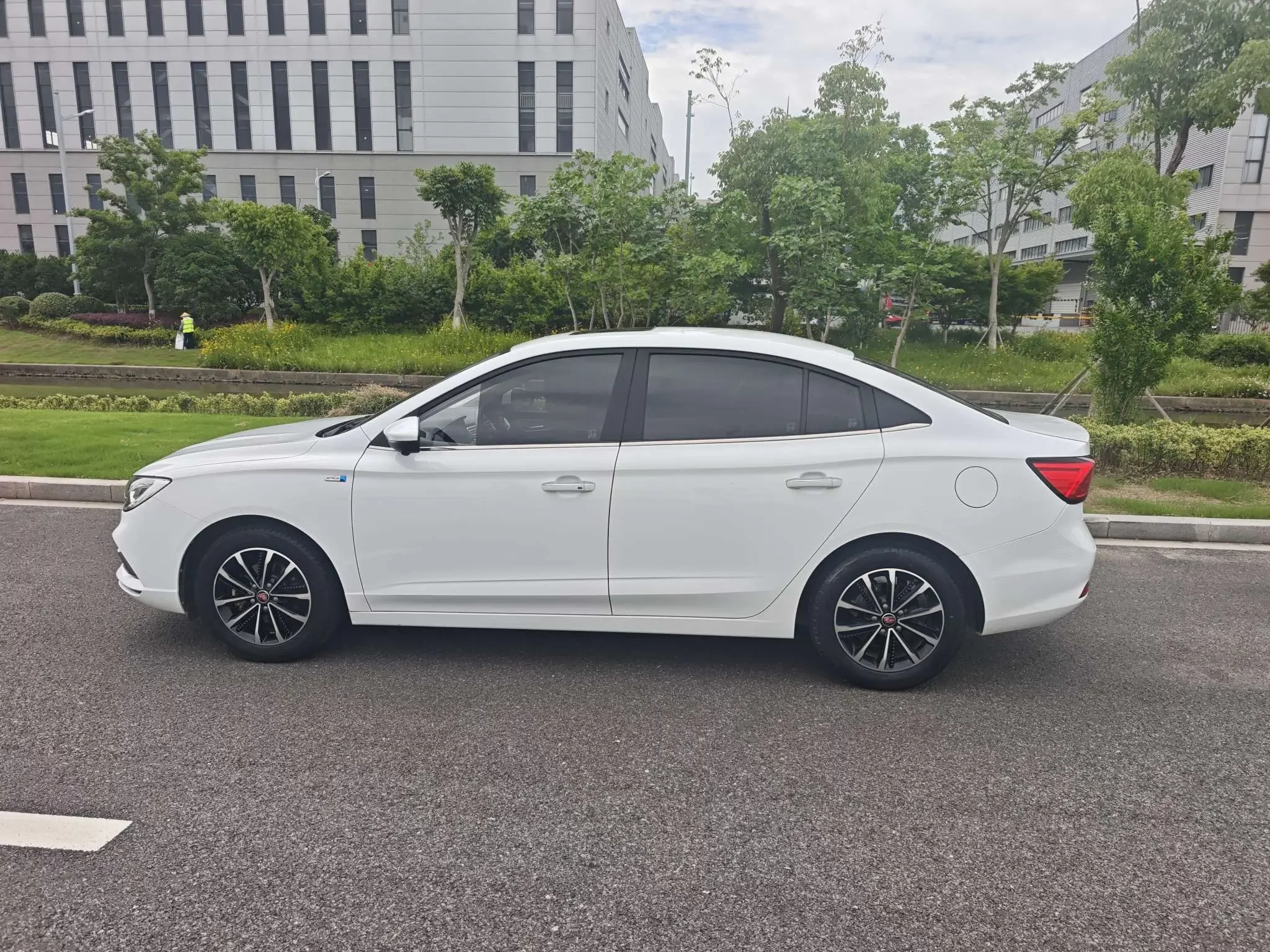 Roewe i5