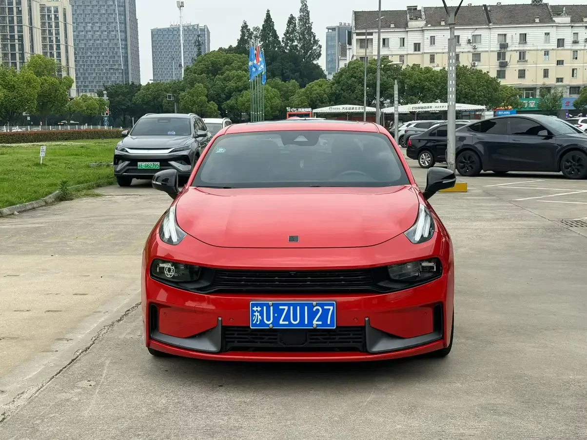 Lynk & Co 03