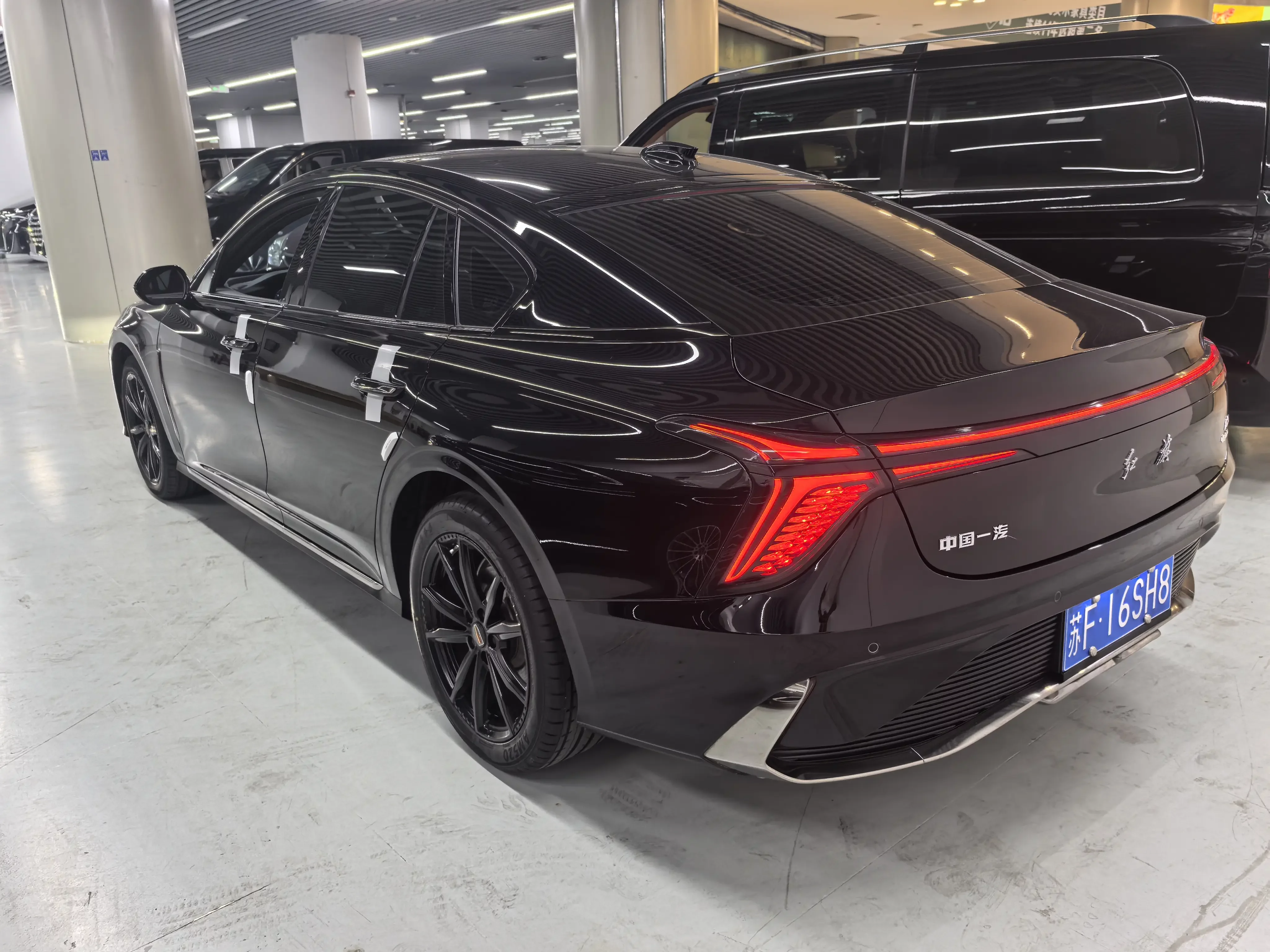 Hongqi H6