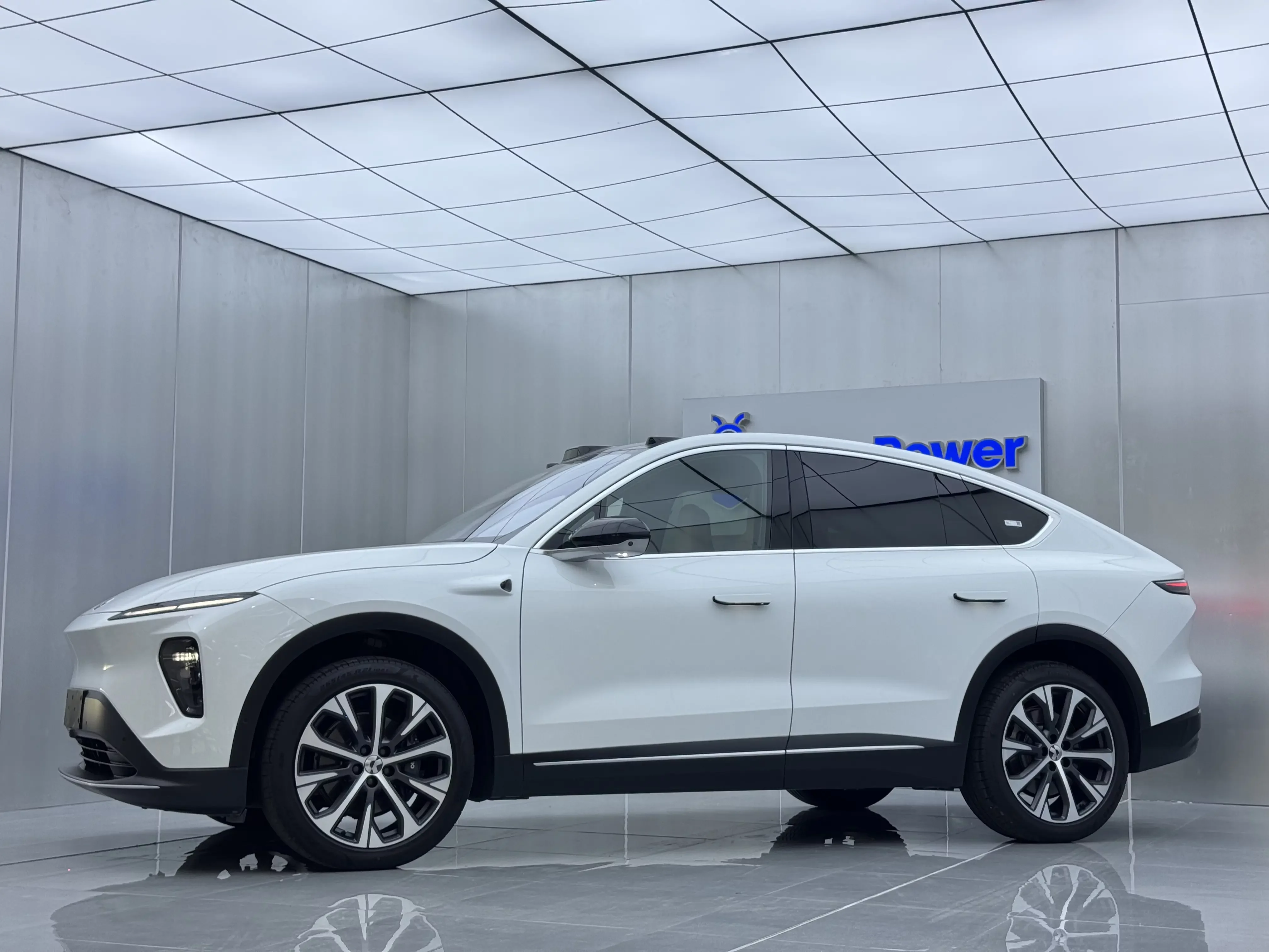 NIO EC7