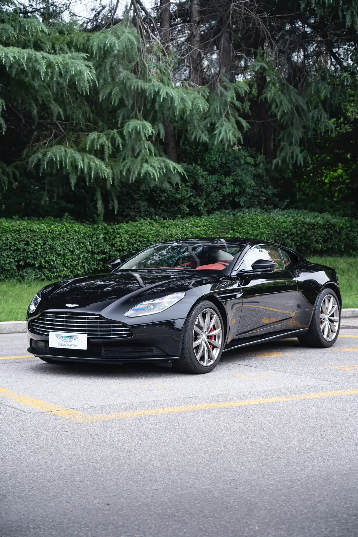 Aston Martin DB11