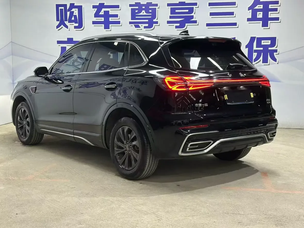 Hongqi HS5