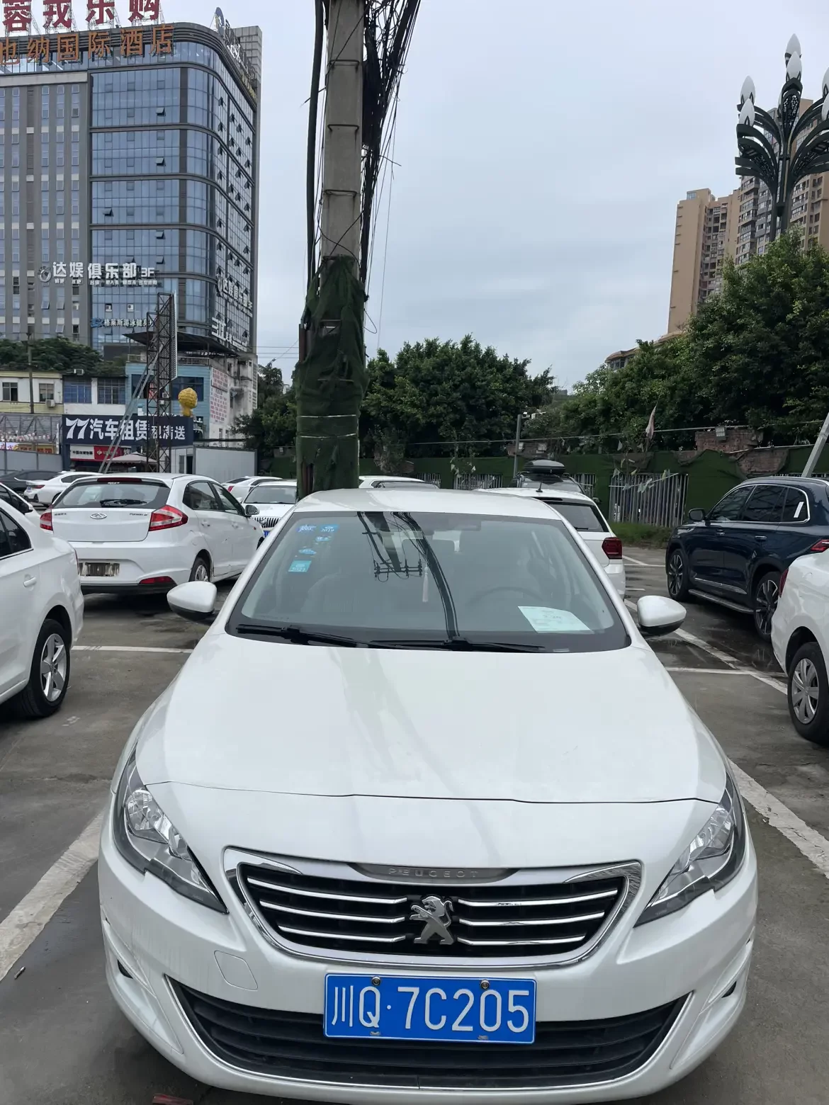Peugeot 408