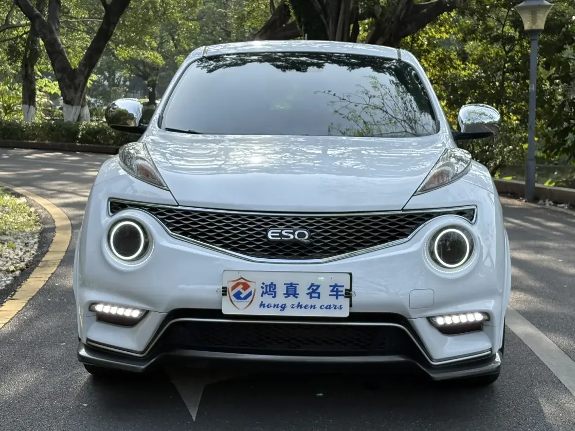 Infiniti ESQ