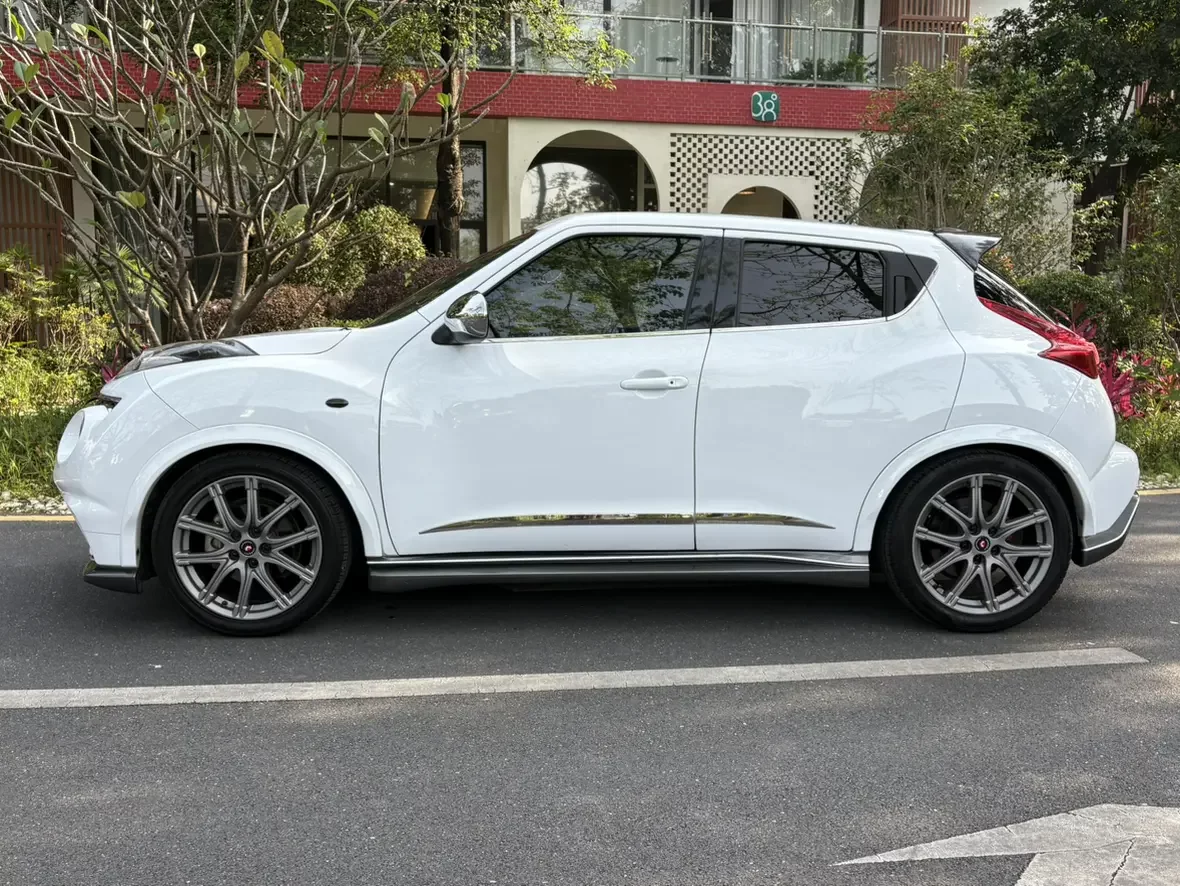 Infiniti ESQ
