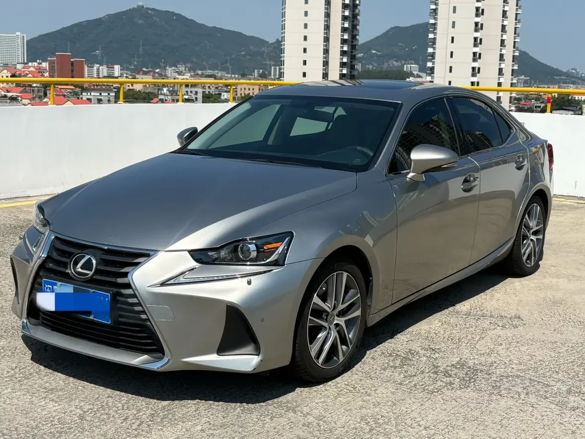 Lexus IS