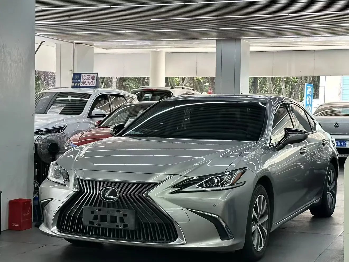 Lexus ES