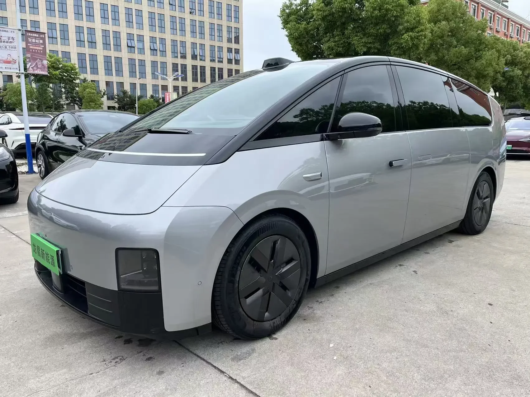 Lixiang MEGA