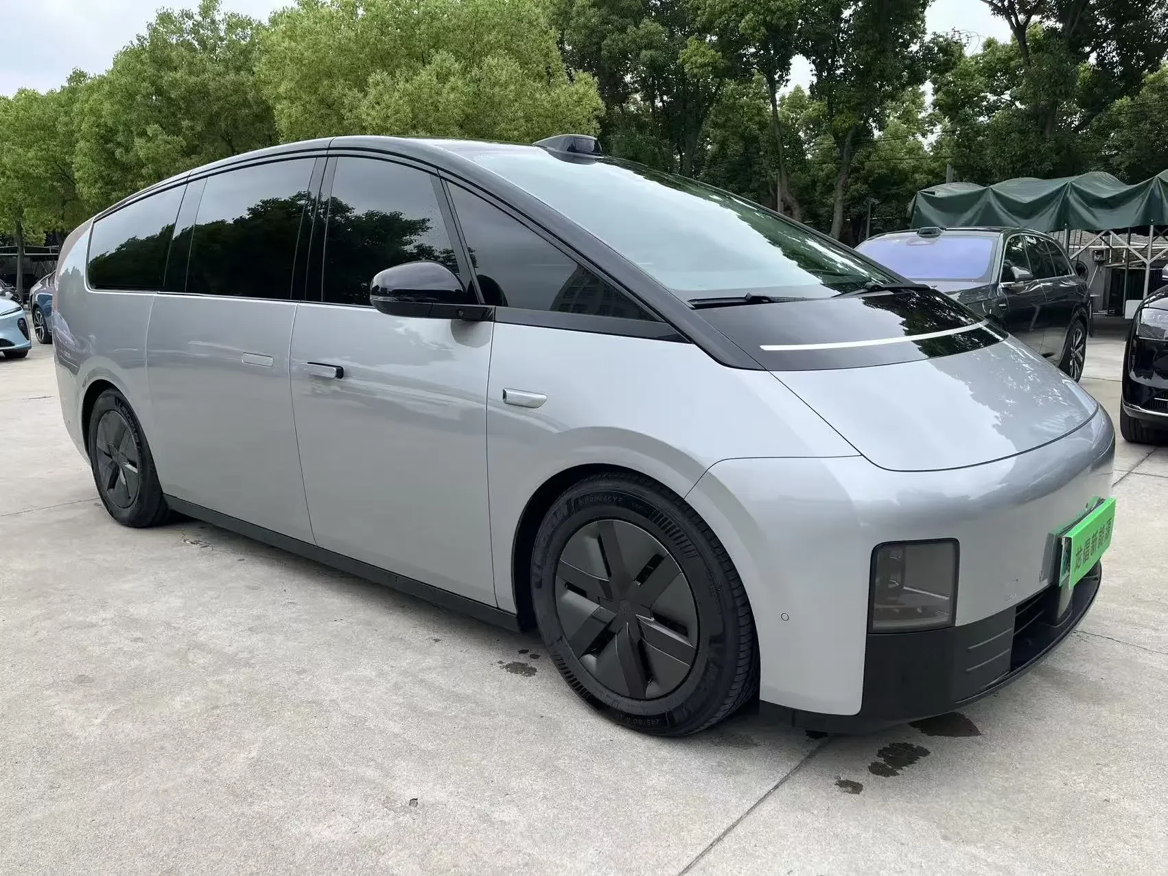 Lixiang MEGA