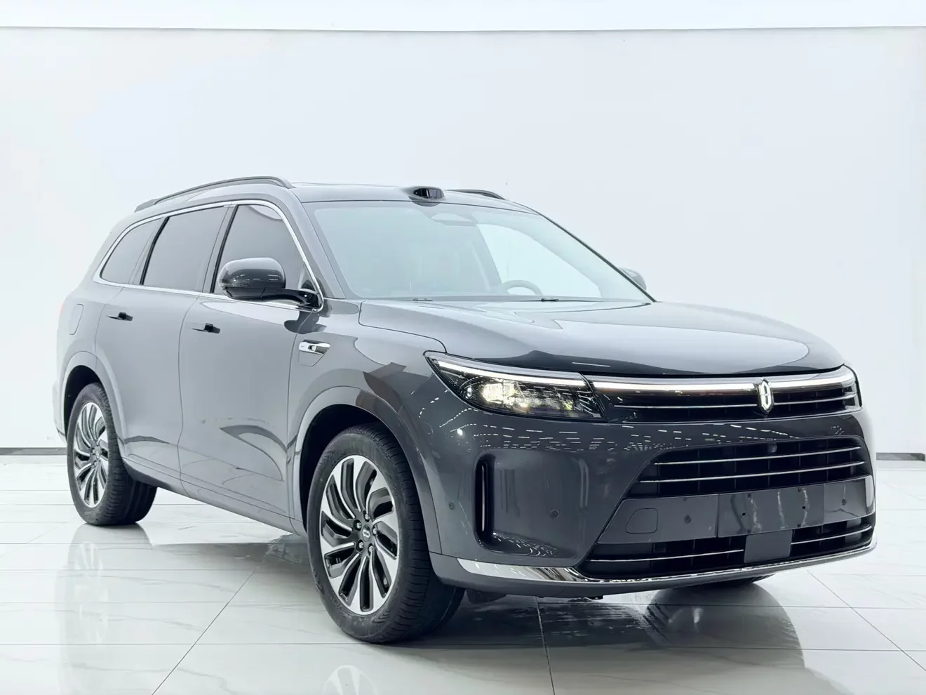 AITO M7 (Wenjie M7)  из Китая