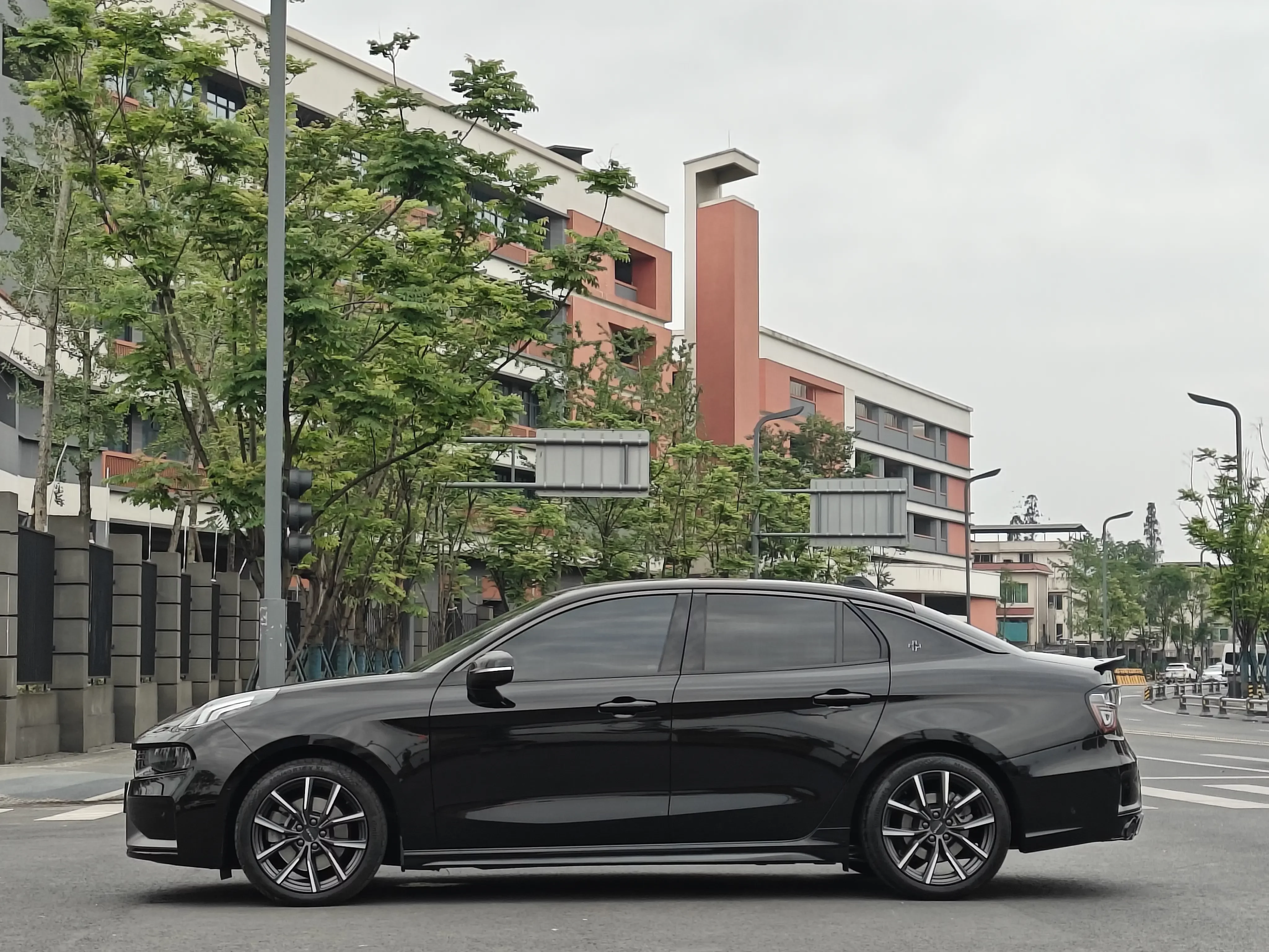 Lynk & Co 03