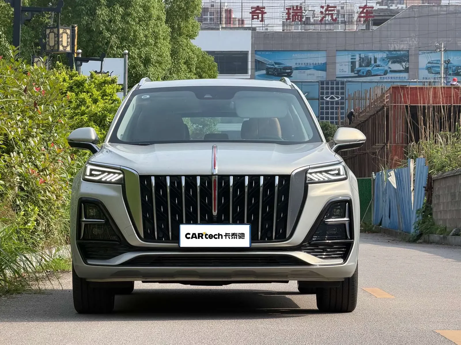 Hongqi HS5