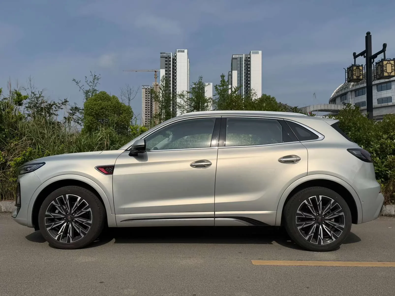 Hongqi HS5