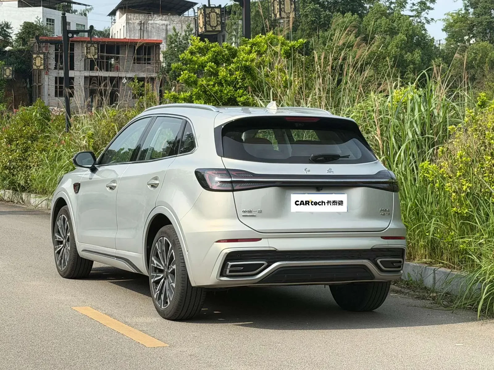 Hongqi HS5