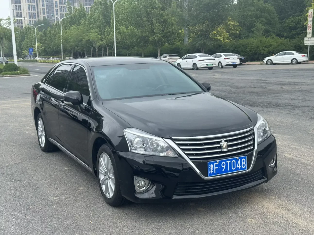 Toyota crown