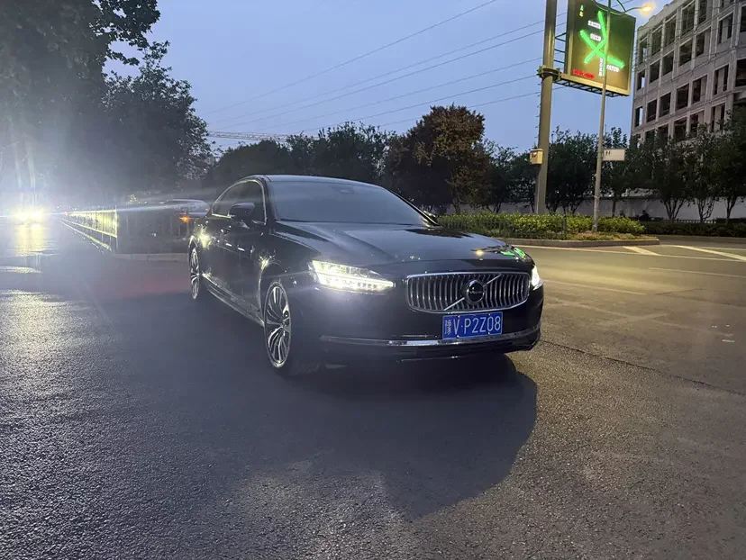 Volvo S90
