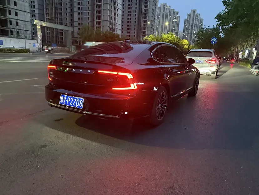 Volvo S90