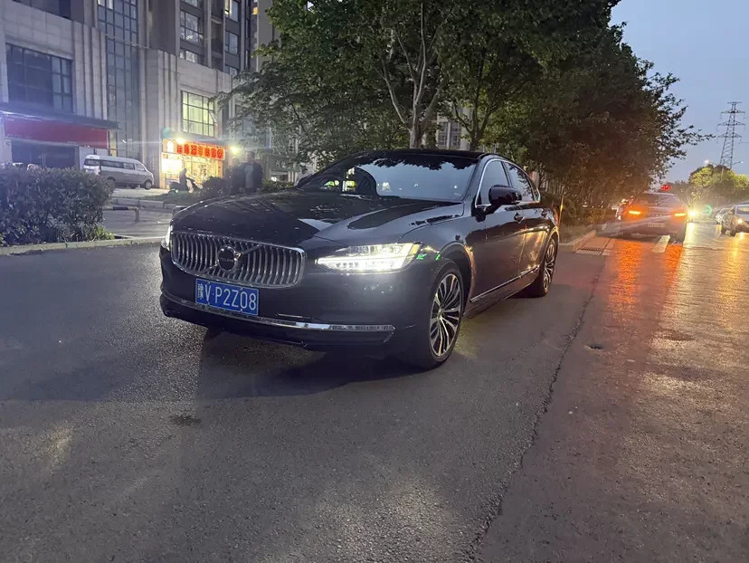 Volvo S90