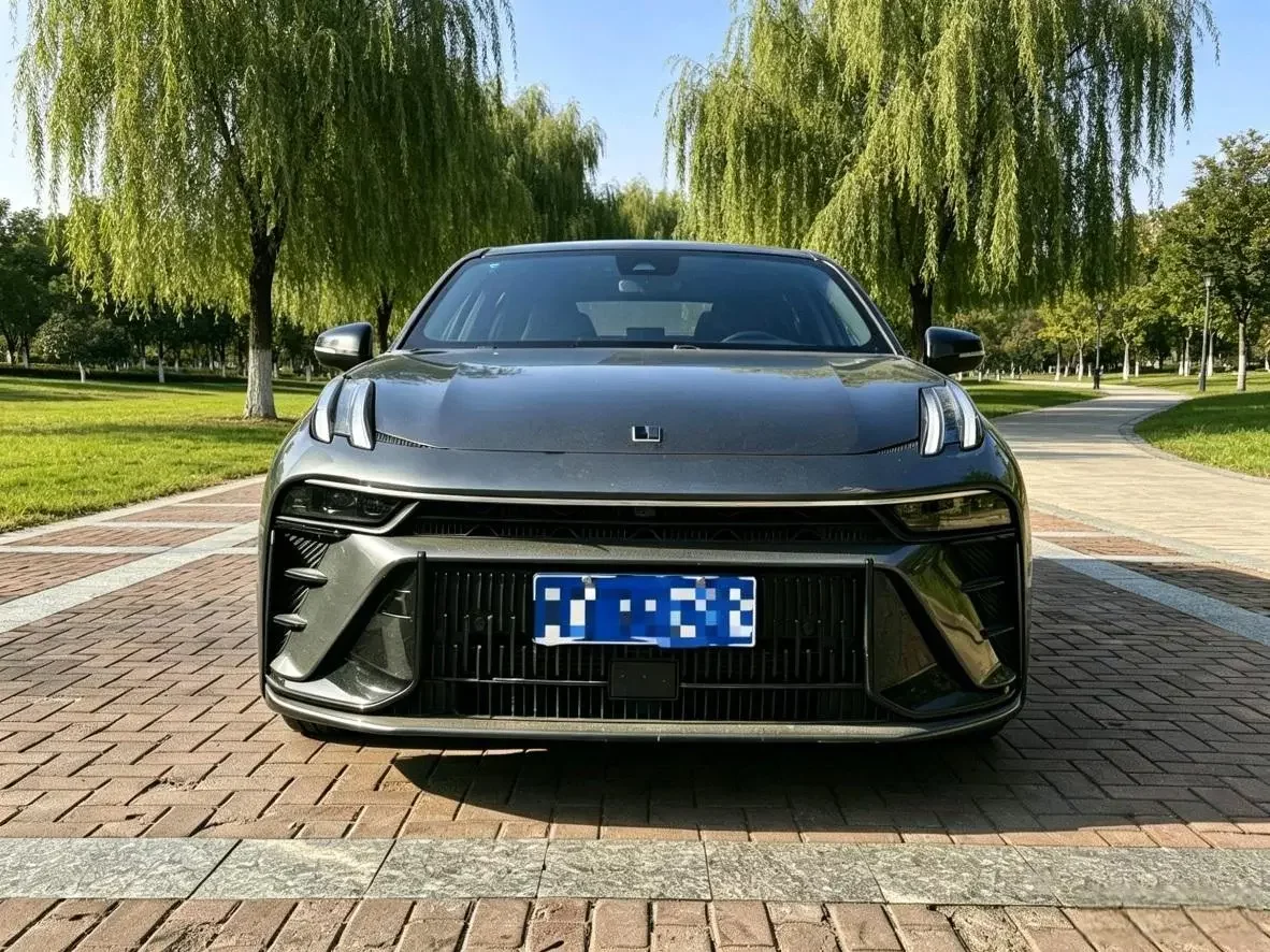 Lynk & Co 03