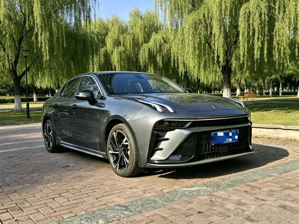 Lynk & Co 03