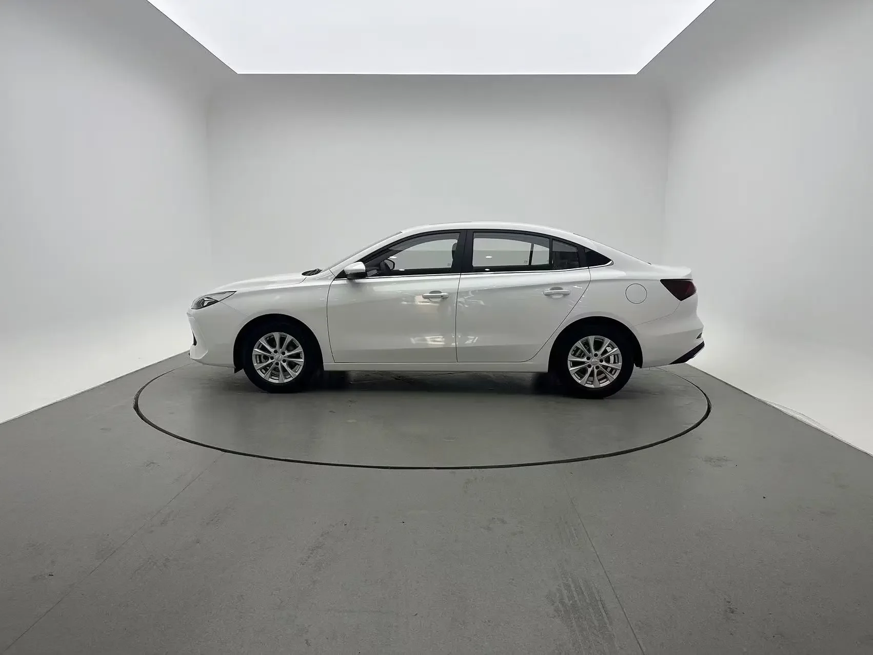 Roewe i5