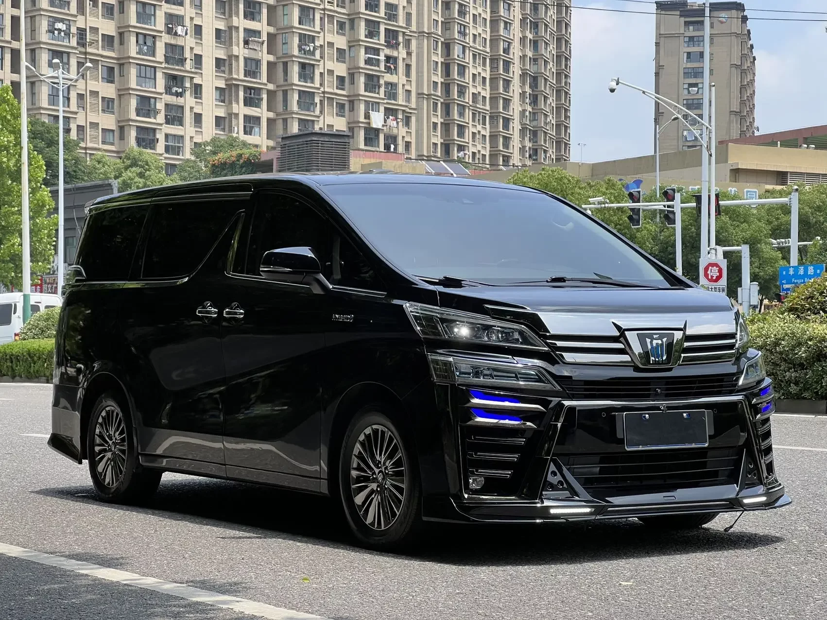Toyota Crown Wellfire