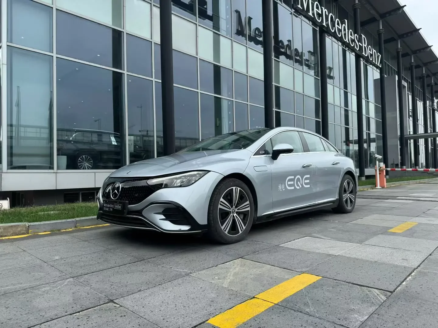 Mercedes-Benz EQE