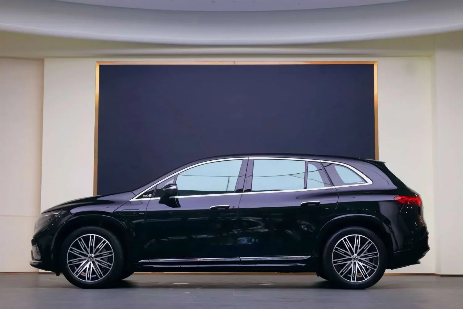 Mercedes-Benz EQS SUV