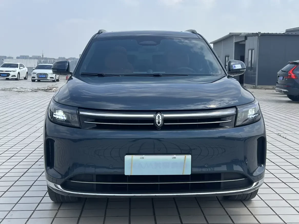 AITO M7 (Wenjie M7)  из Китая