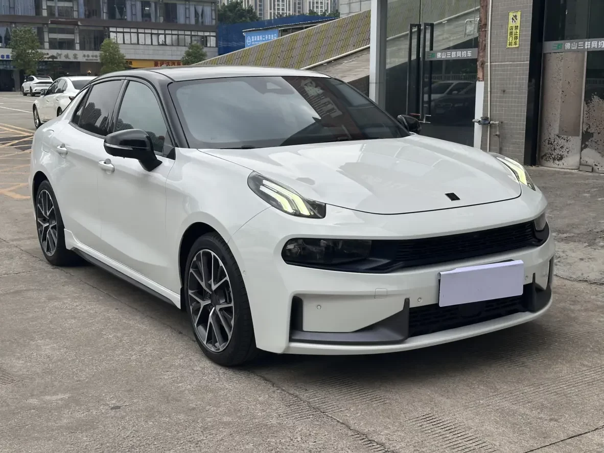 Lynk & Co 03