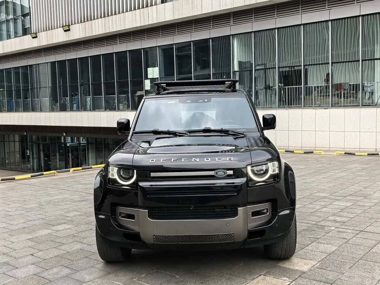 Land Rover guard