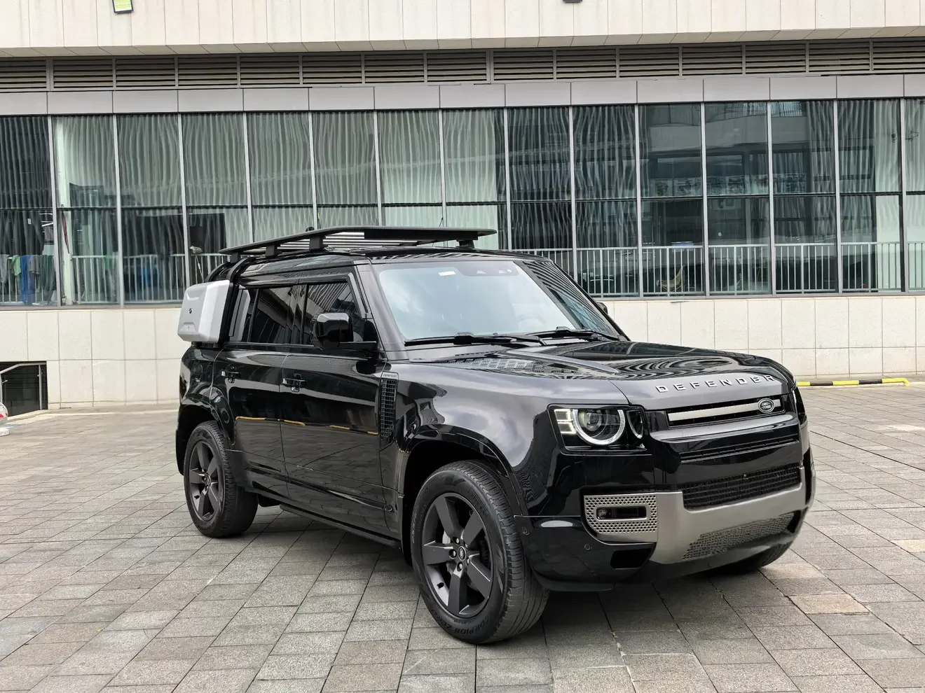 Land Rover guard