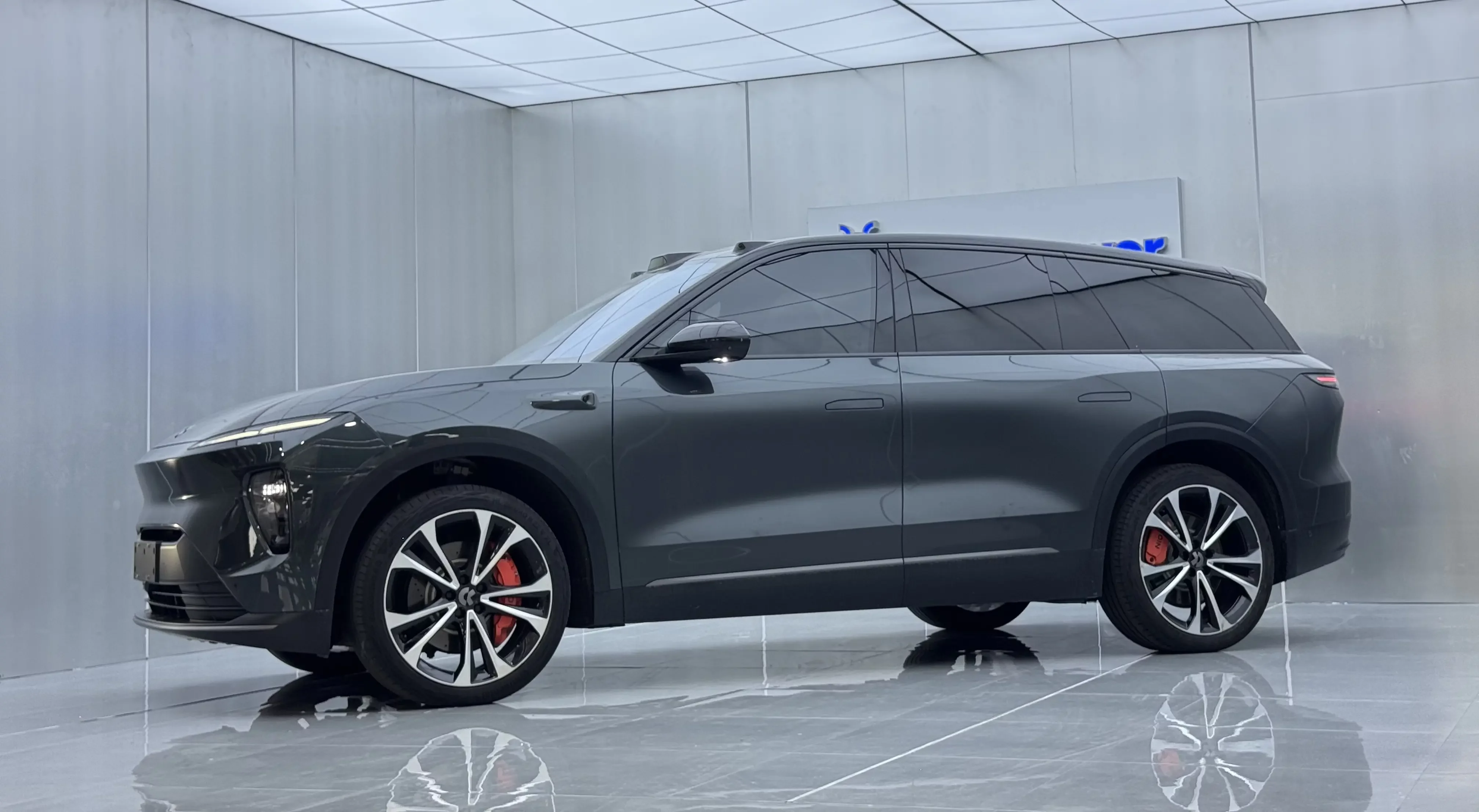 NIO ES8