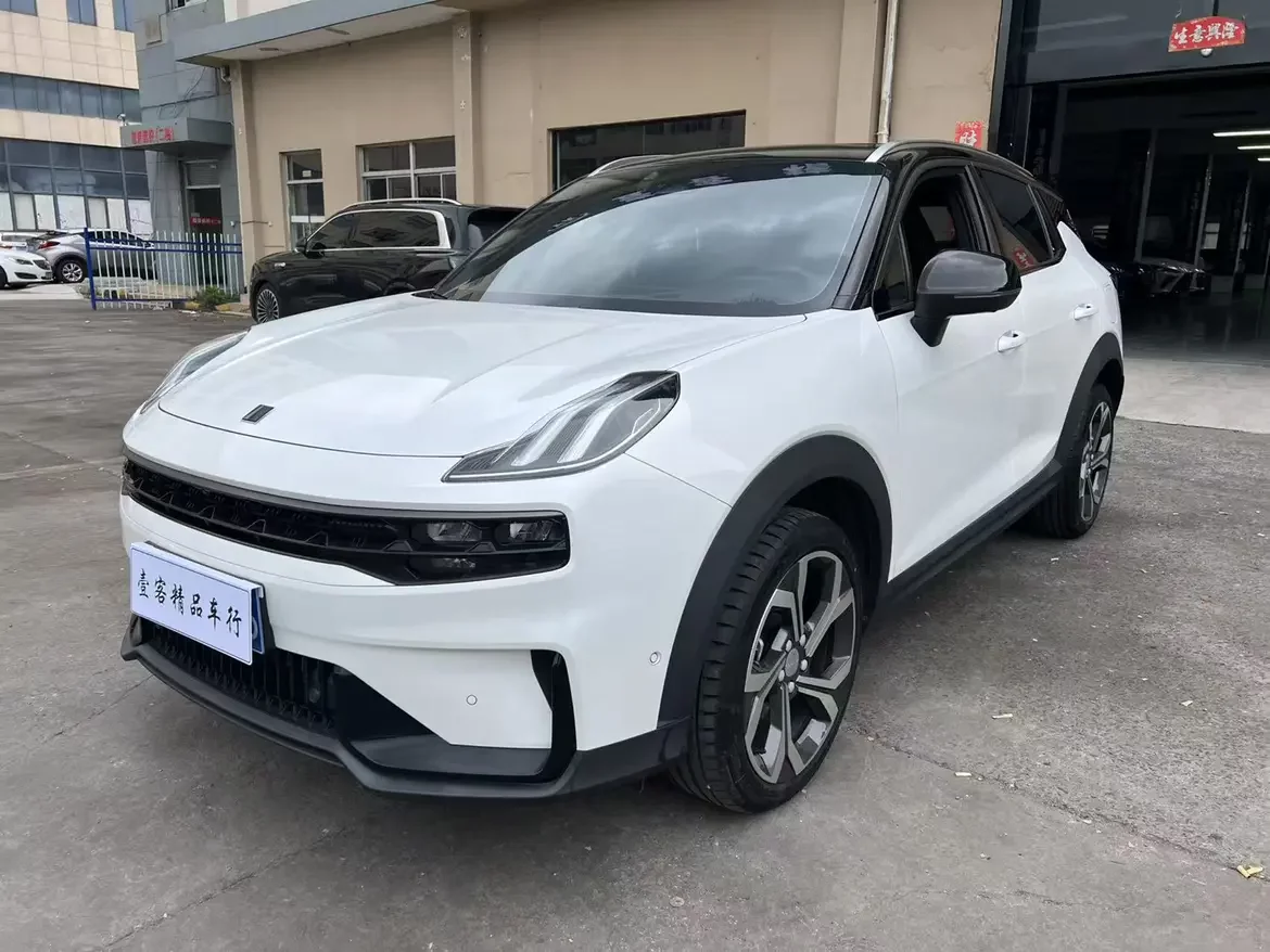 Lynk & Co 06