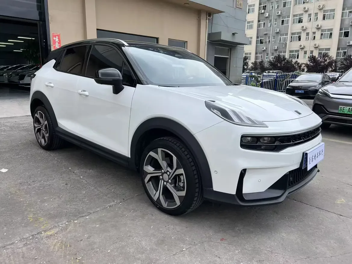 Lynk & Co 06