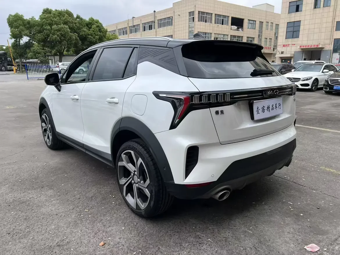 Lynk & Co 06