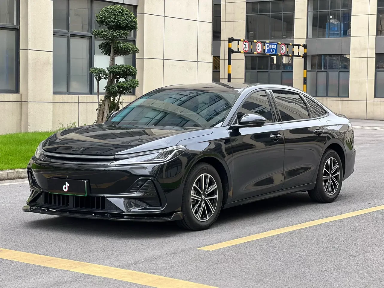 Geely Galaxy A7 EM