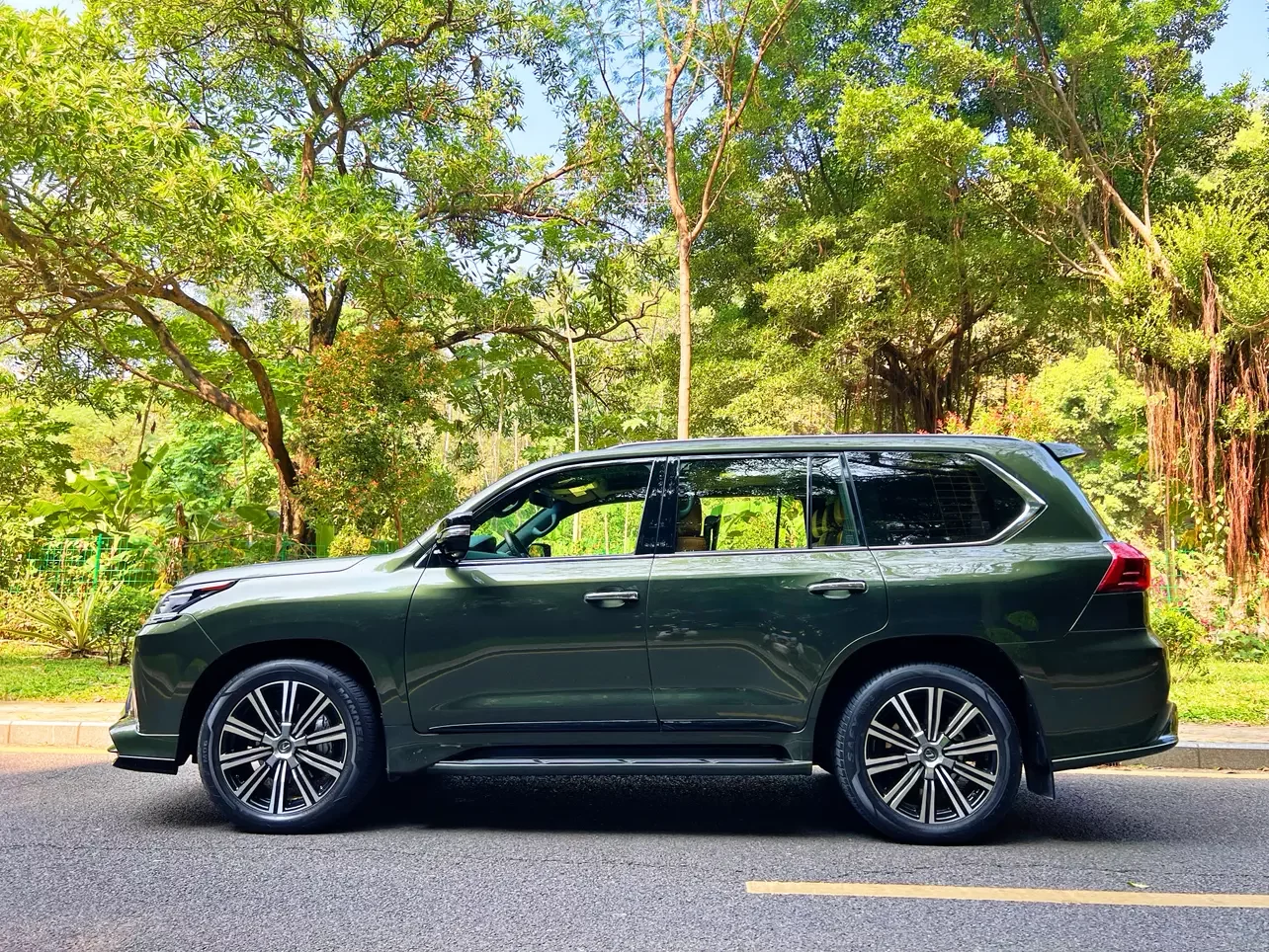 Lexus LX