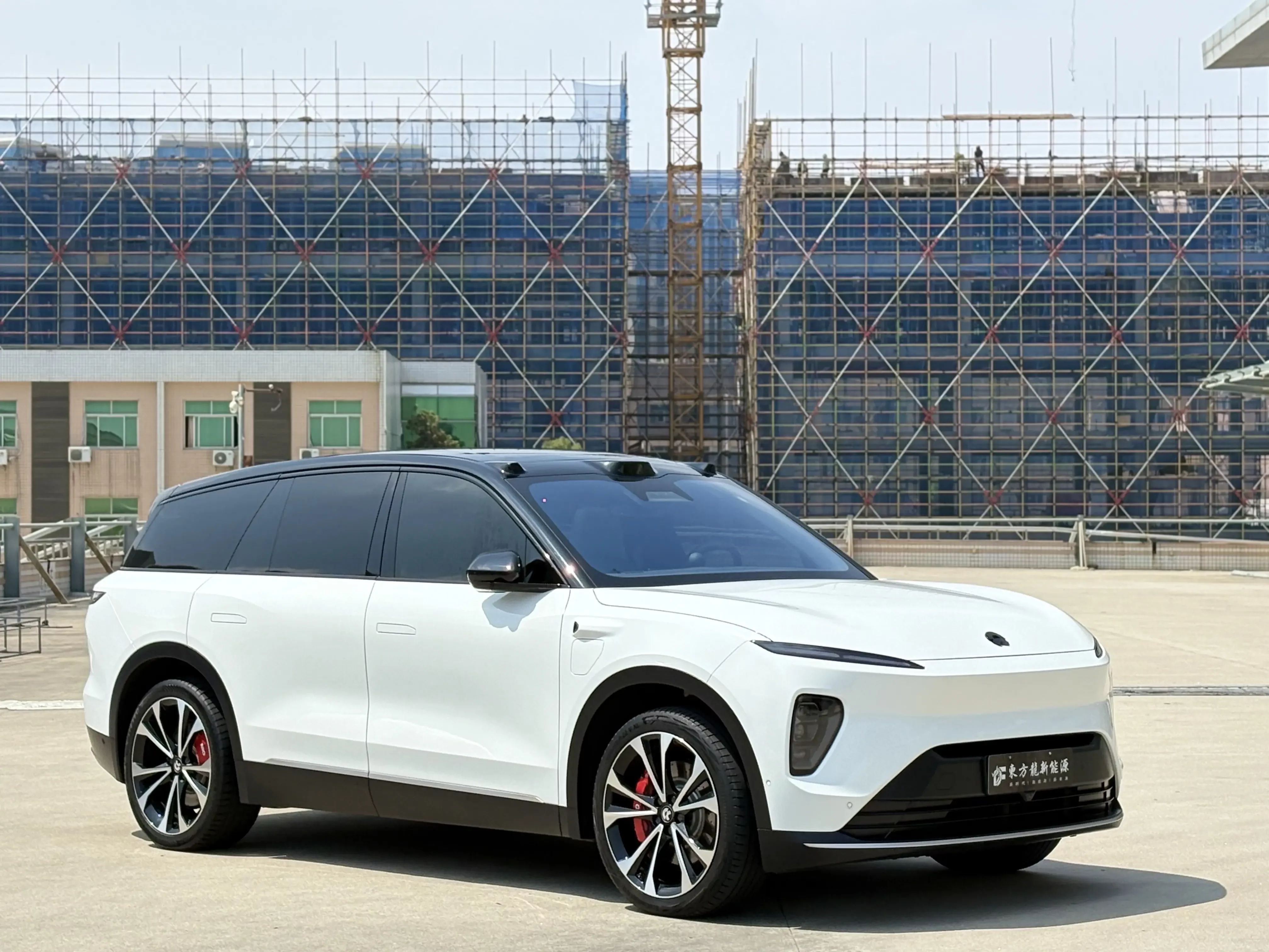NIO ES8