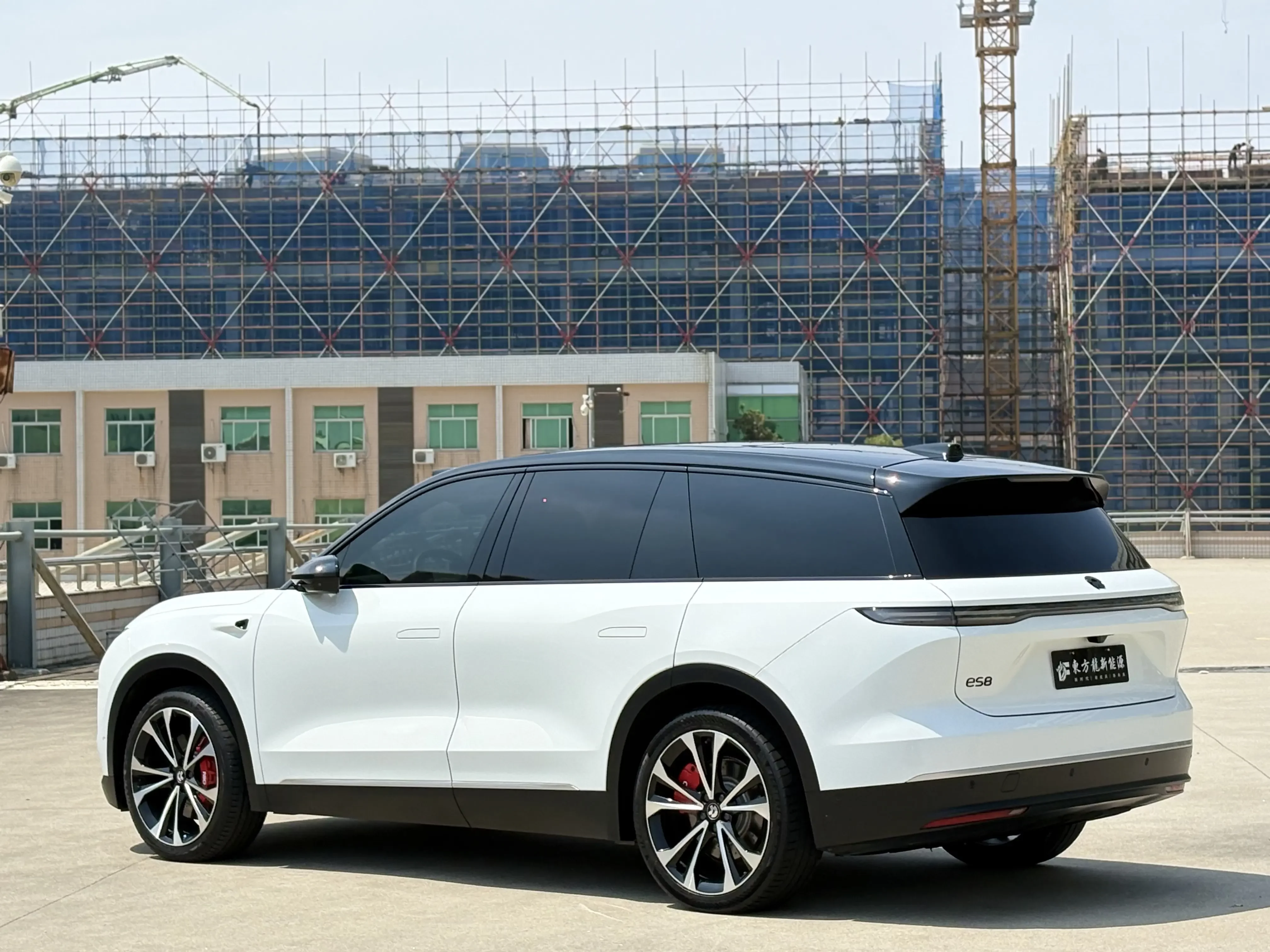 NIO ES8