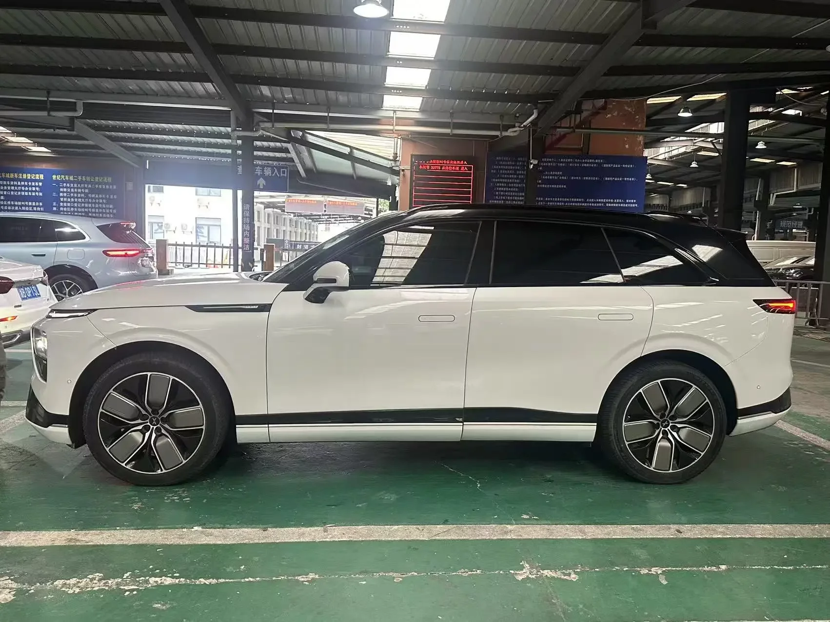Xpeng G9