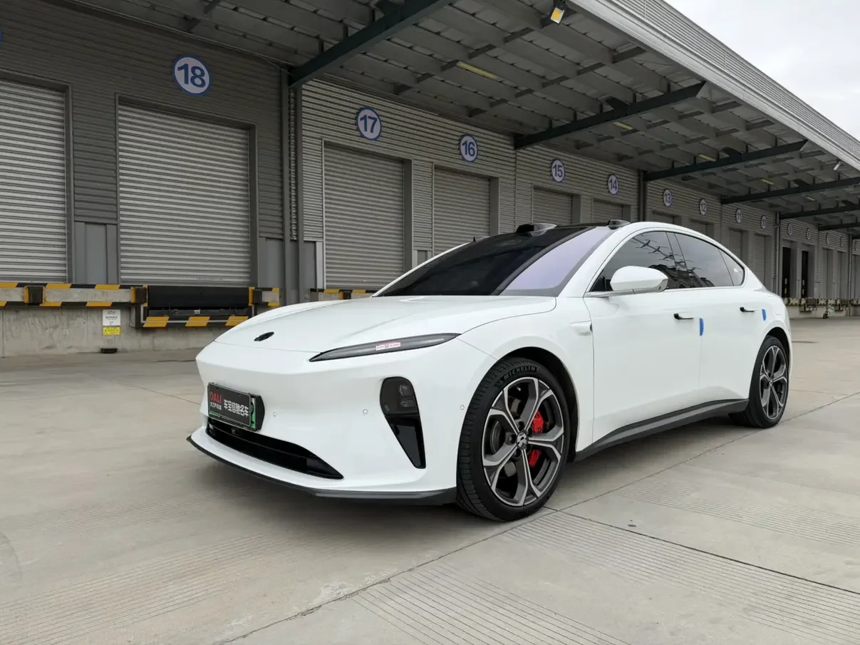 NIO ET5  из Китая