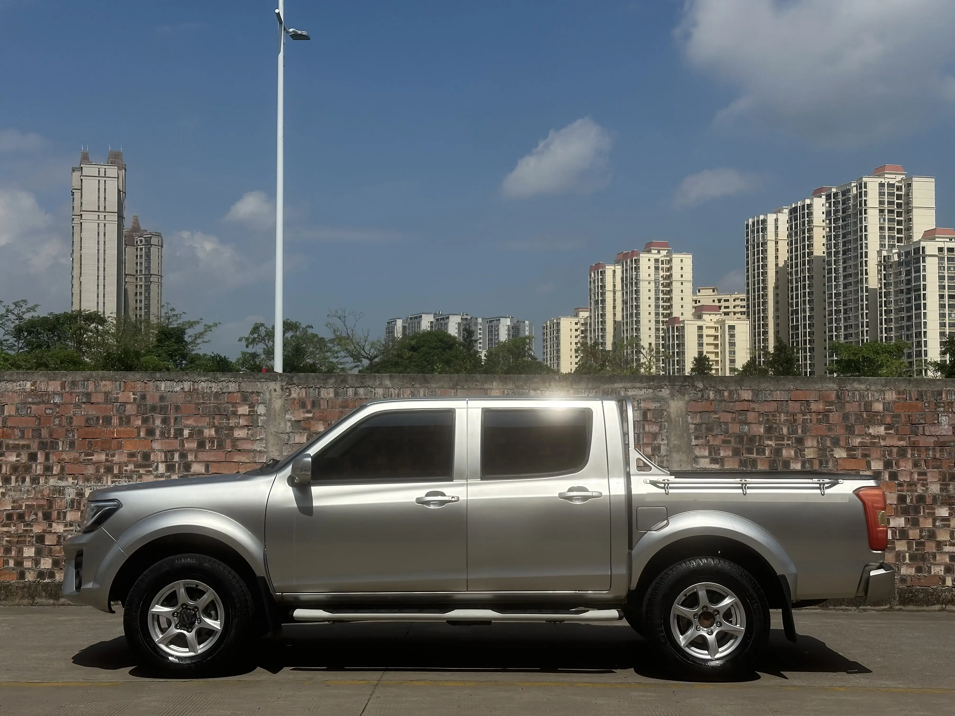 Dongfeng Ruiqi