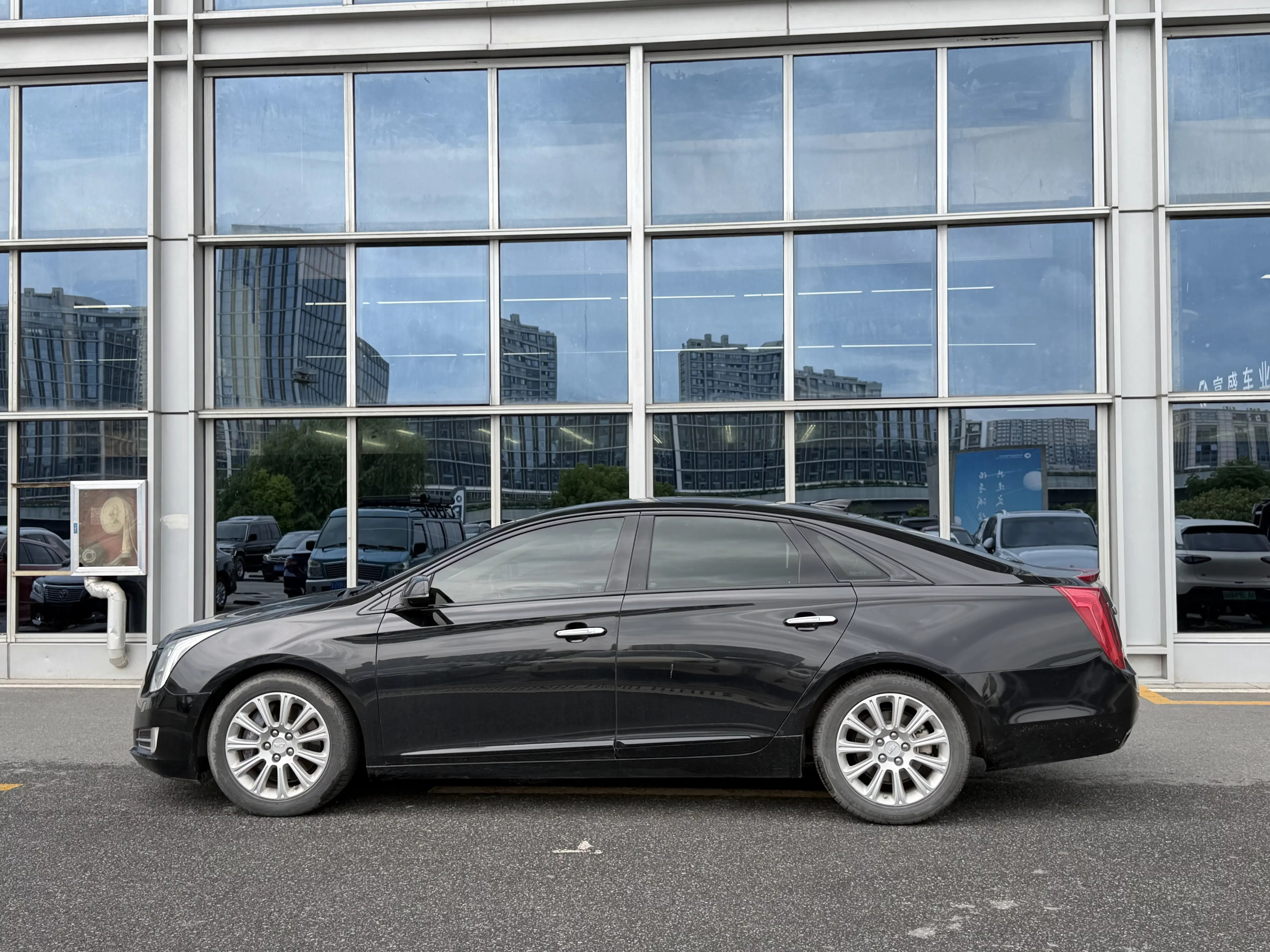 Cadillac XTS